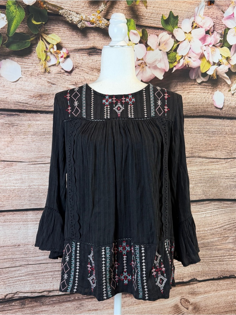Knox Rose Women’s Rayon Embroidered Geo Print Bell Sleeve Blouse